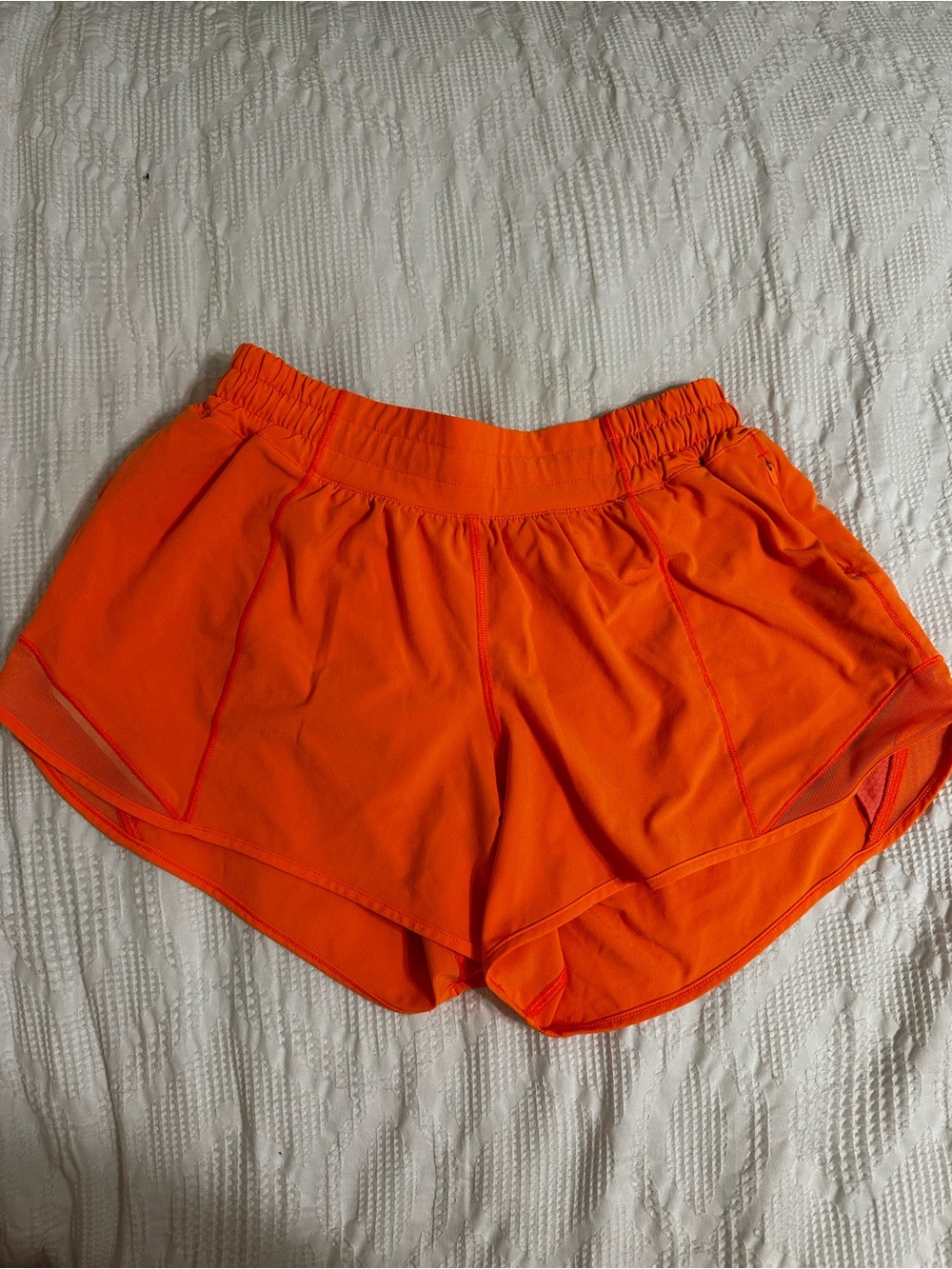 Lululemon Women’s Hotty Hot Low-Rise Lined Short 4" Size 8 TALL